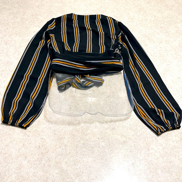 FOREVER 21 BLACK & GOLD WRAP AROUND CROP TOP - Picture 3 of 7